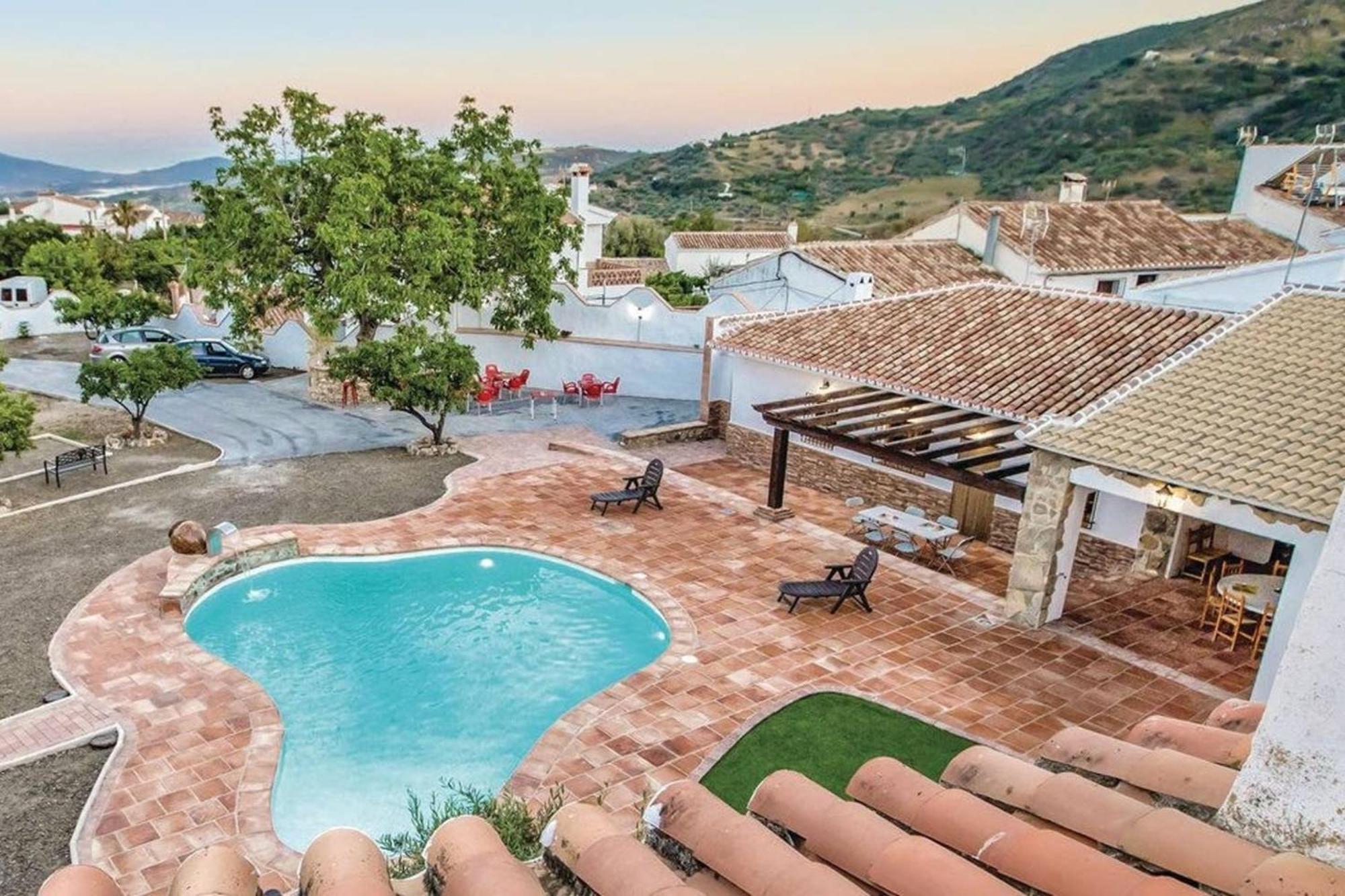 Charming In With Private Pool Villa